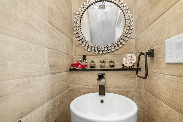 bathroom featuring sink