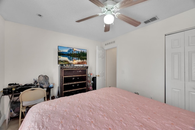 bedroom with a textured ceiling, a closet, and ceiling fan