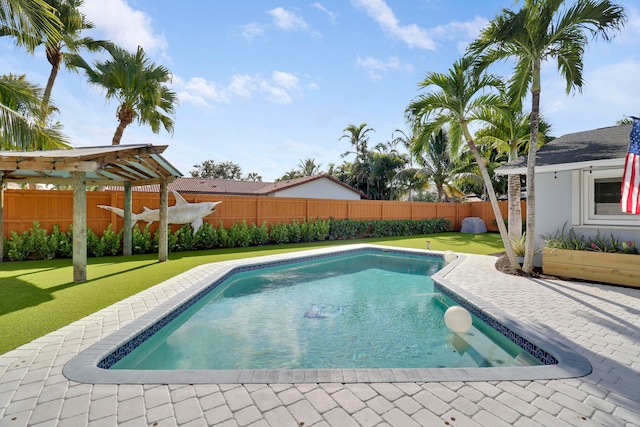 view of swimming pool with a lawn