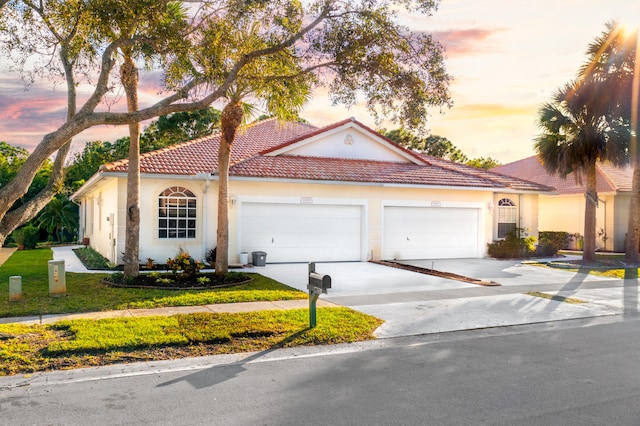 view of front facade featuring a garage