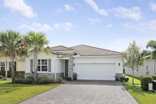 view of front of house featuring a garage and a front yard