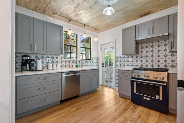 kitchen featuring ornamental molding, gray cabinetry, stainless steel appliances, sink, and decorative light fixtures