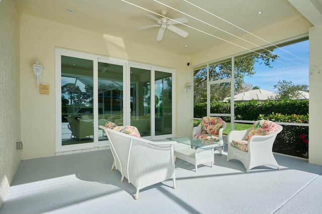 sunroom with ceiling fan