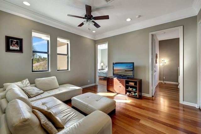 living room featuring light hardwood / wood-style flooring, ceiling fan, and ornamental molding