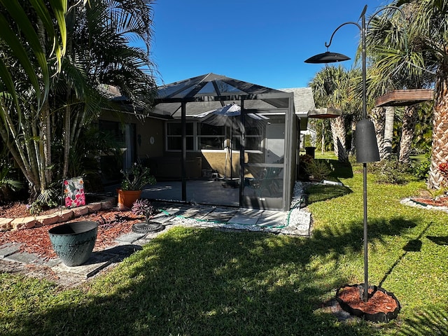 view of yard with a lanai