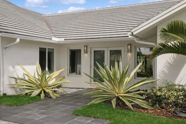 entrance to property featuring a patio