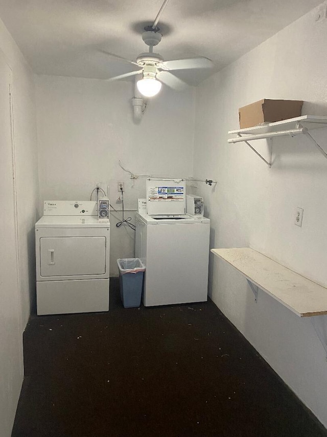 laundry area with laundry area, independent washer and dryer, and ceiling fan