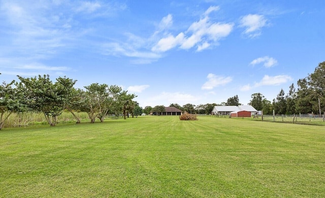 view of yard featuring a rural view