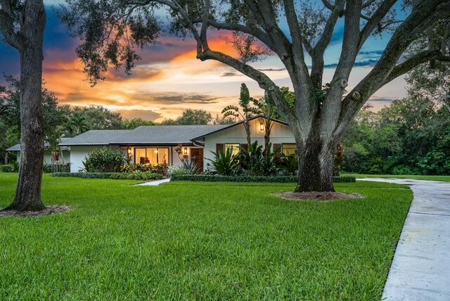 ranch-style house featuring a lawn