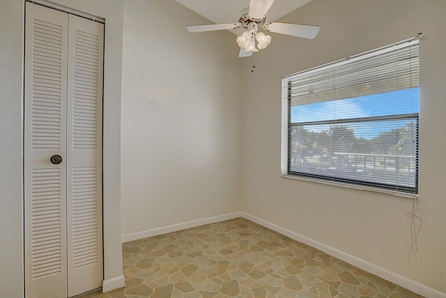 unfurnished bedroom featuring ceiling fan and a closet