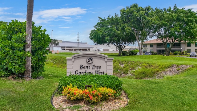 community sign featuring a yard