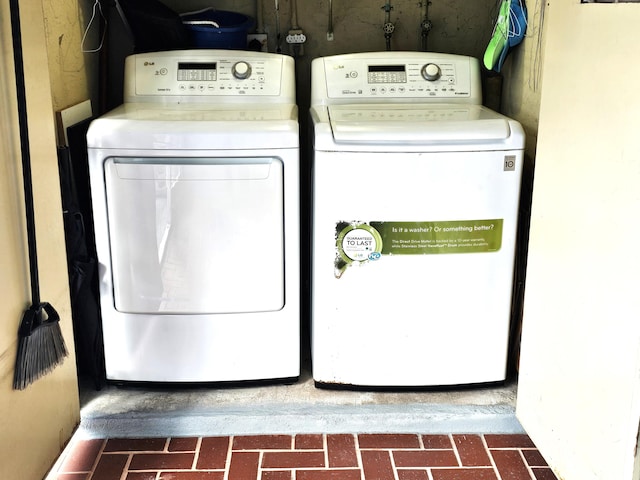 laundry room with washing machine and clothes dryer