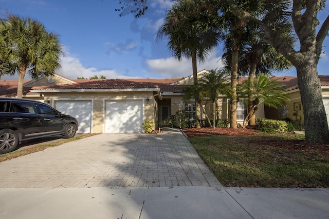 view of front facade featuring a garage