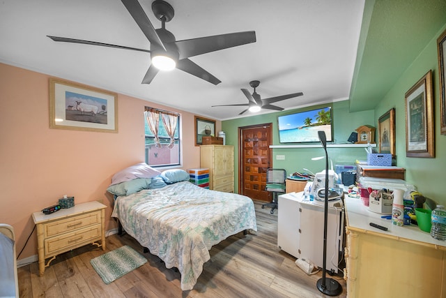 bedroom featuring light hardwood / wood-style floors and ceiling fan