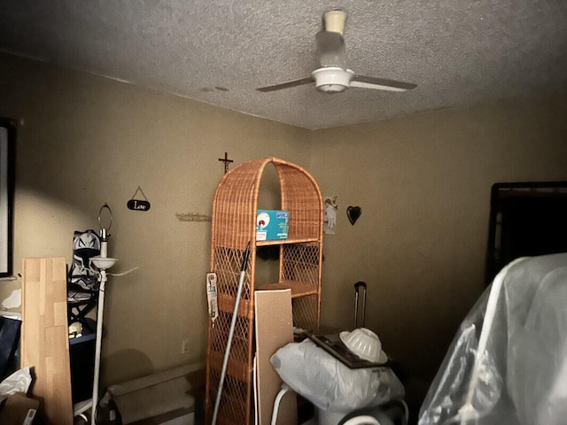 bedroom featuring ceiling fan and a textured ceiling