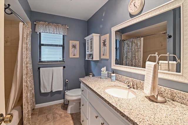 bathroom with a shower with curtain, vanity, and toilet