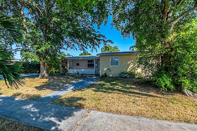 view of front of property with a front lawn