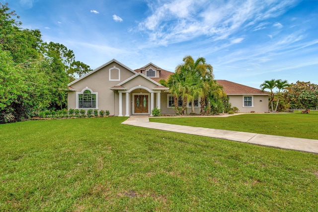 view of front facade featuring a front lawn