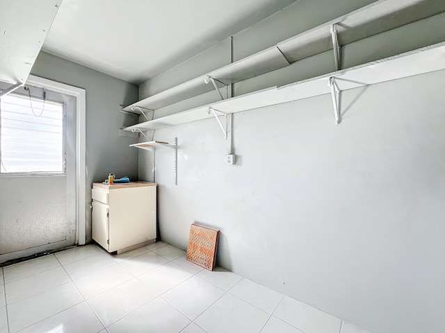 laundry room featuring light tile patterned flooring