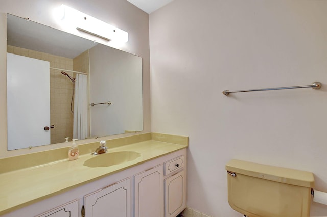 bathroom with vanity, toilet, and a shower with shower curtain