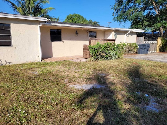 view of front of house with a front yard