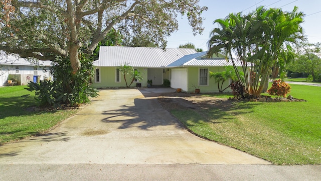 single story home featuring a front lawn