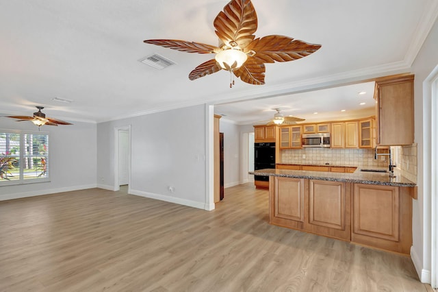 kitchen featuring sink, crown molding, ceiling fan, light wood-type flooring, and kitchen peninsula