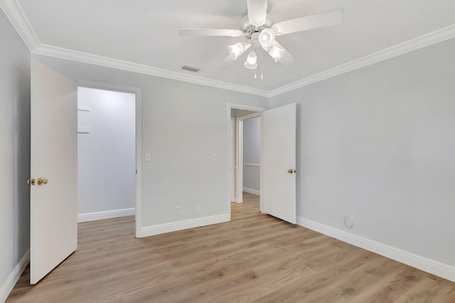 empty room with ceiling fan, ornamental molding, and light hardwood / wood-style flooring