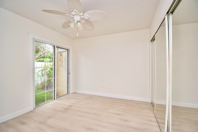 unfurnished bedroom with a textured ceiling, light hardwood / wood-style floors, and ceiling fan