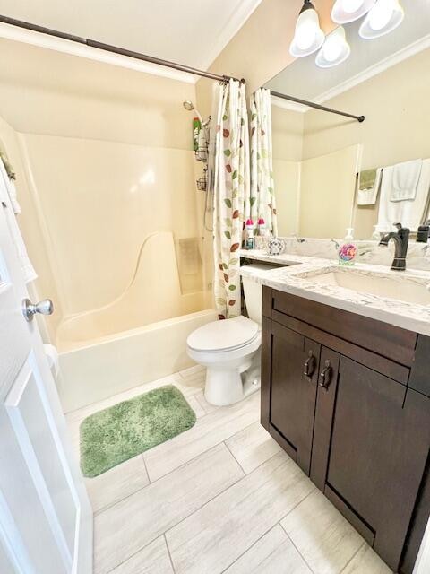 full bathroom featuring crown molding, vanity, shower / bath combo, and toilet