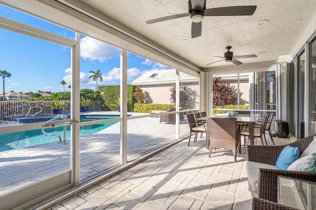 sunroom with ceiling fan