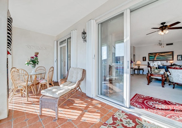 sunroom with ceiling fan