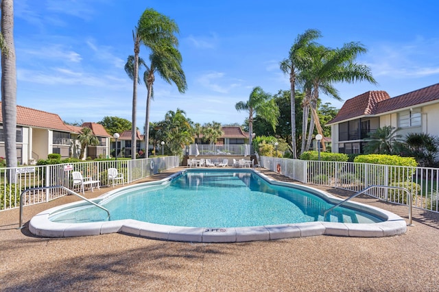 view of swimming pool