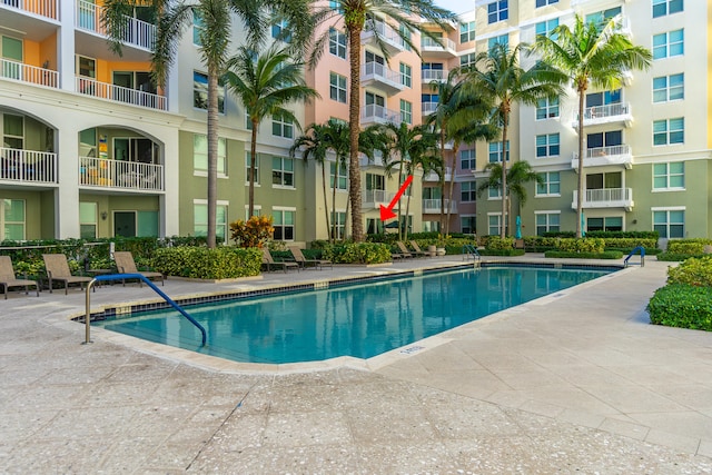 view of swimming pool