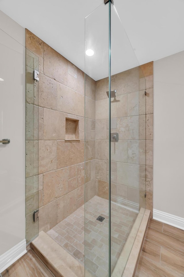 bathroom featuring tiled shower