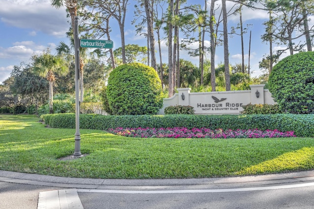 community / neighborhood sign with a yard