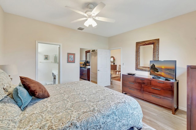 bedroom featuring light hardwood / wood-style floors, a closet, and ceiling fan