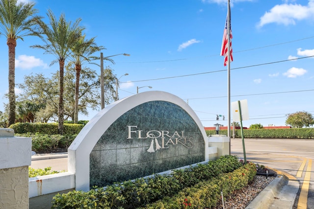 view of community / neighborhood sign