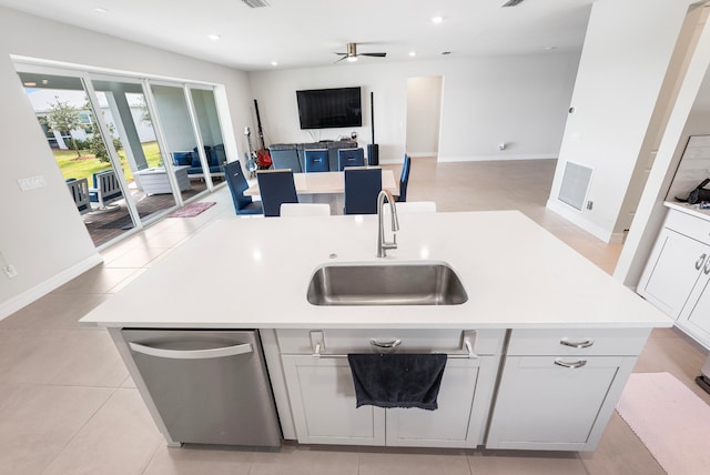 kitchen featuring white cabinets, ceiling fan, sink, and an island with sink