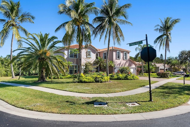 view of front of house featuring a front lawn