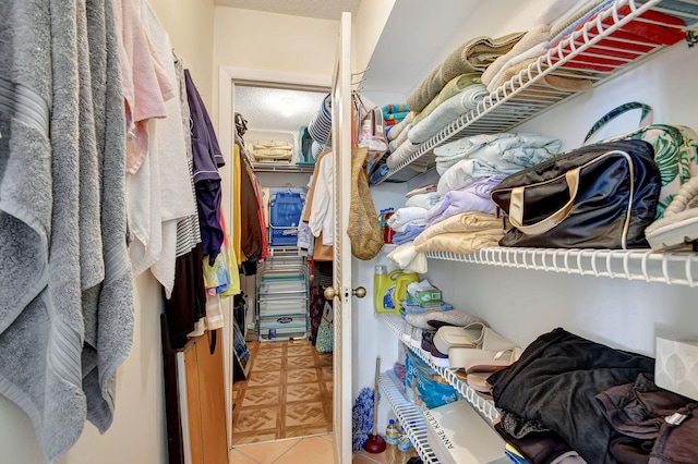 walk in closet featuring tile patterned floors