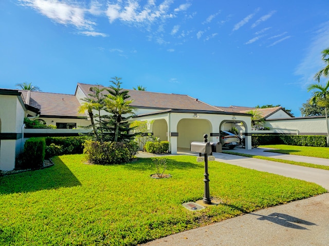 view of front of property featuring a front yard