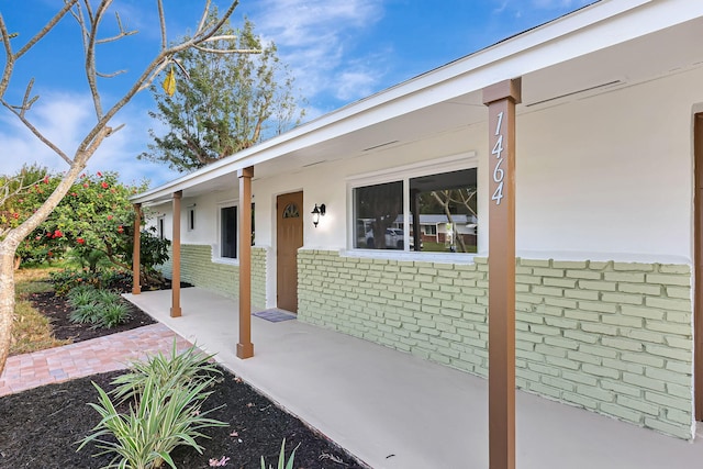 property entrance featuring covered porch