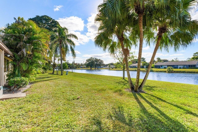 view of yard featuring a water view