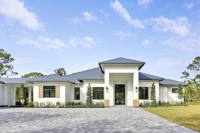 view of front of home with a front lawn