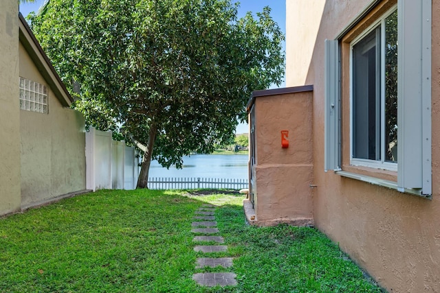 view of yard featuring a water view