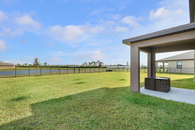 view of yard featuring a water view