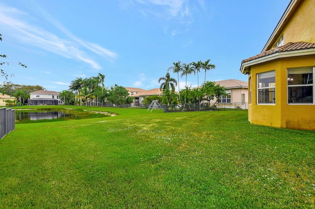 view of yard featuring a water view