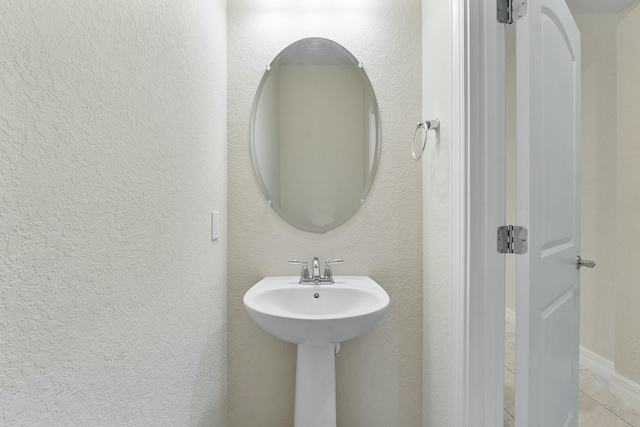 bathroom featuring a textured wall