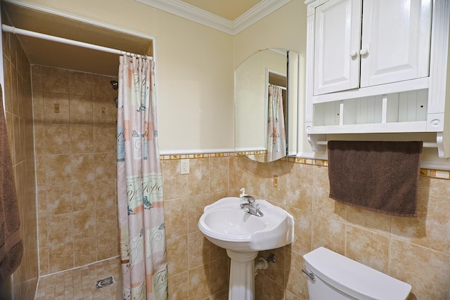 bathroom featuring a shower with curtain, toilet, tile walls, and crown molding